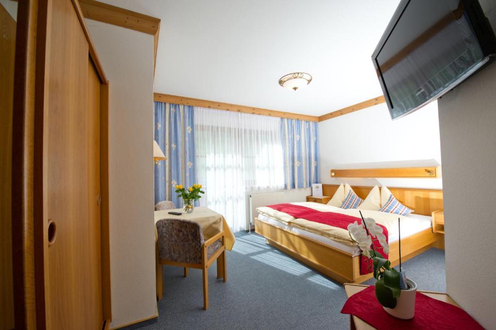 Hotel Landhaus Neumayr Гросарль Номер фото